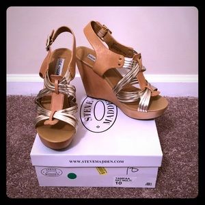 Steve Madden Tan/Gold Wedge Sandals Size 10